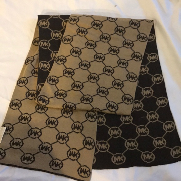Micheal kors reversible scarf - Picture 1 of 3